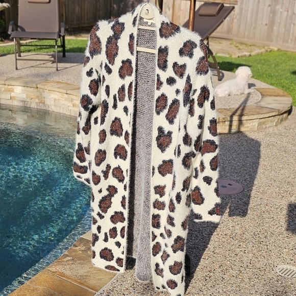 Nwot Sweet lovely fluffy soft cardigan animal Print by Jen S/M - Picture 1 of 12